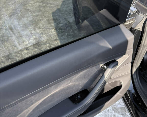 Чорний Тесла Модель 3, об'ємом двигуна 0 л та пробігом 92 тис. км за 19500 $, фото 13 на Automoto.ua