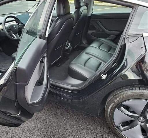 Чорний Тесла Модель 3, об'ємом двигуна 0 л та пробігом 90 тис. км за 14500 $, фото 2 на Automoto.ua