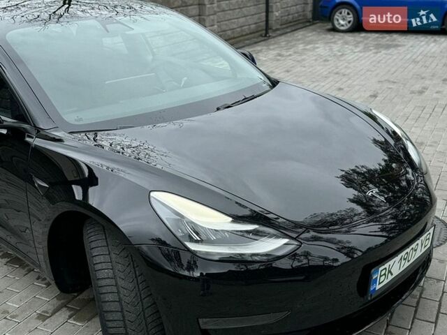 Черный Тесла Модель 3, объемом двигателя 0 л и пробегом 112 тыс. км за 16500 $, фото 4 на Automoto.ua