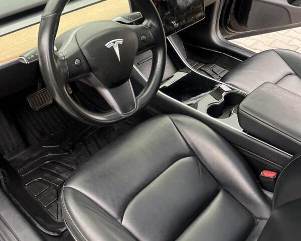 Чорний Тесла Модель 3, об'ємом двигуна 0 л та пробігом 155 тис. км за 15800 $, фото 7 на Automoto.ua