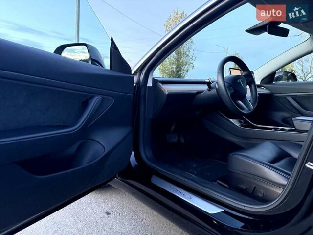 Черный Тесла Модель 3, объемом двигателя 0 л и пробегом 127 тыс. км за 15700 $, фото 5 на Automoto.ua