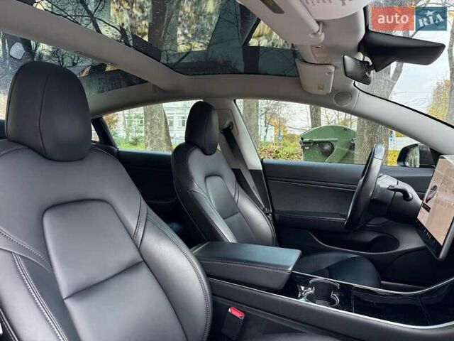 Черный Тесла Модель 3, объемом двигателя 0 л и пробегом 65 тыс. км за 25390 $, фото 23 на Automoto.ua