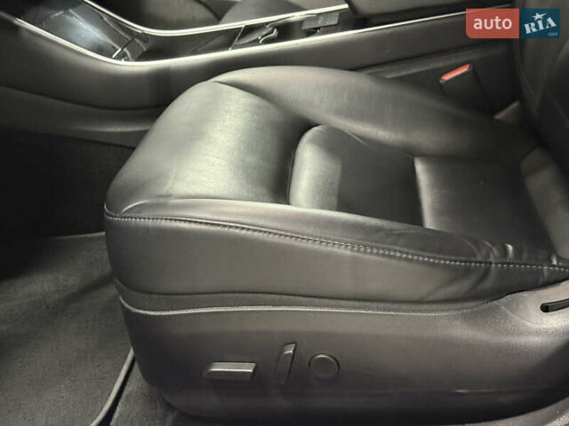 Черный Тесла Модель 3, объемом двигателя 0 л и пробегом 209 тыс. км за 17900 $, фото 67 на Automoto.ua