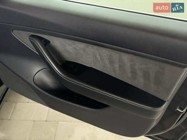 Черный Тесла Модель 3, объемом двигателя 0 л и пробегом 109 тыс. км за 14303 $, фото 15 на Automoto.ua