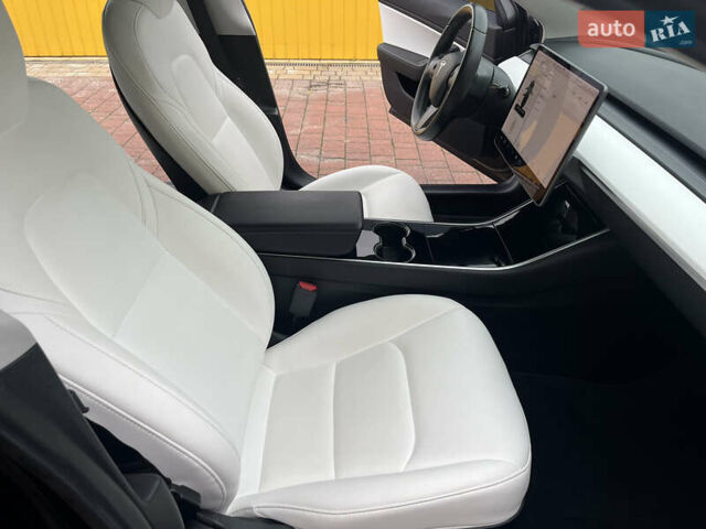 Черный Тесла Модель 3, объемом двигателя 0 л и пробегом 48 тыс. км за 18000 $, фото 28 на Automoto.ua