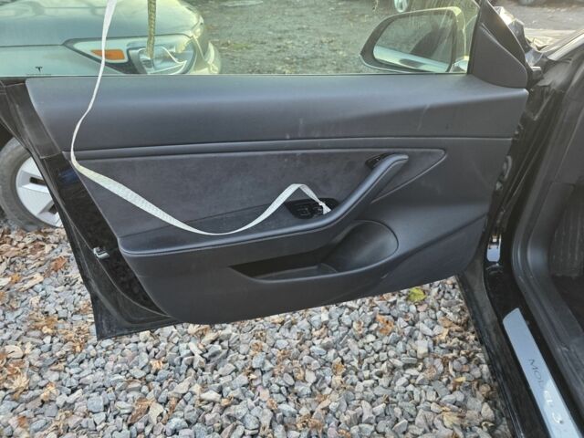 Черный Тесла Модель 3, объемом двигателя 0 л и пробегом 130 тыс. км за 11700 $, фото 14 на Automoto.ua