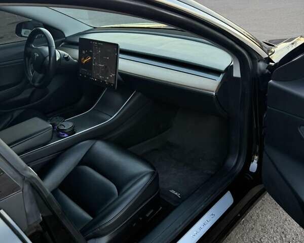 Чорний Тесла Модель 3, об'ємом двигуна 0 л та пробігом 197 тис. км за 18600 $, фото 11 на Automoto.ua