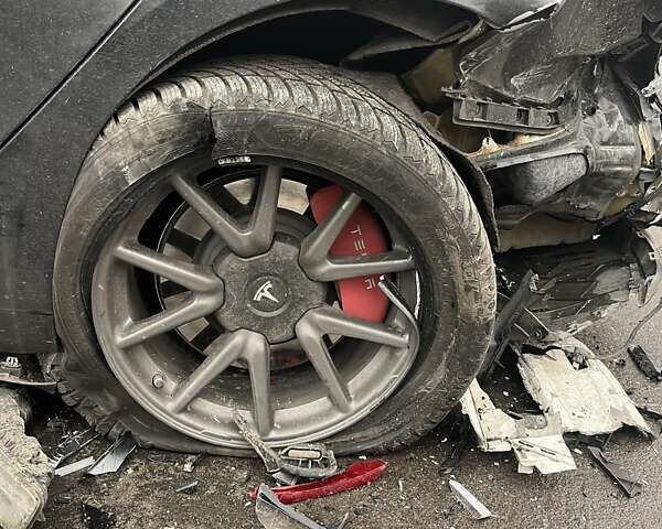 Черный Тесла Модель 3, объемом двигателя 0 л и пробегом 139 тыс. км за 11000 $, фото 11 на Automoto.ua