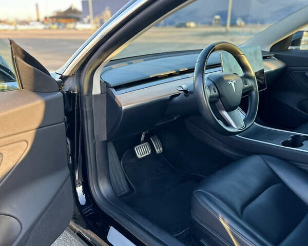 Черный Тесла Модель 3, объемом двигателя 0 л и пробегом 110 тыс. км за 29000 $, фото 7 на Automoto.ua