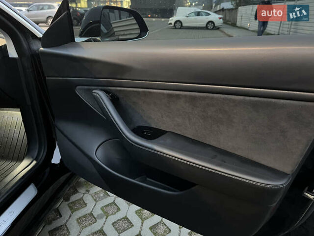 Черный Тесла Модель 3, объемом двигателя 0 л и пробегом 77 тыс. км за 20000 $, фото 84 на Automoto.ua