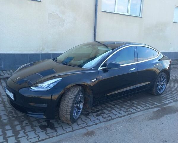 Черный Тесла Модель 3, объемом двигателя 0 л и пробегом 69 тыс. км за 13900 $, фото 6 на Automoto.ua