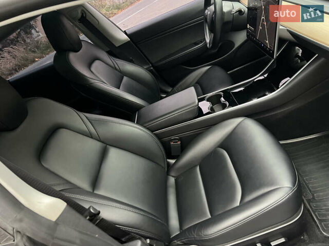 Черный Тесла Модель 3, объемом двигателя 0 л и пробегом 93 тыс. км за 15600 $, фото 41 на Automoto.ua