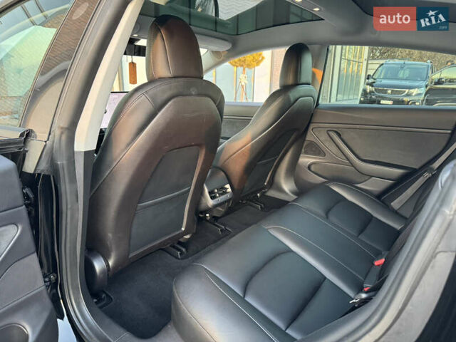 Чорний Тесла Модель 3, об'ємом двигуна 0 л та пробігом 117 тис. км за 18999 $, фото 71 на Automoto.ua