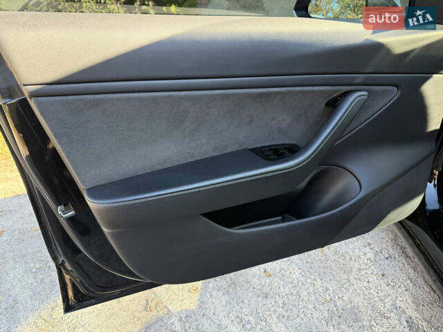 Чорний Тесла Модель 3, об'ємом двигуна 0 л та пробігом 151 тис. км за 15999 $, фото 27 на Automoto.ua