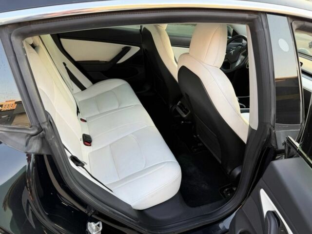 Чорний Тесла Модель 3, об'ємом двигуна 0 л та пробігом 92 тис. км за 16900 $, фото 5 на Automoto.ua