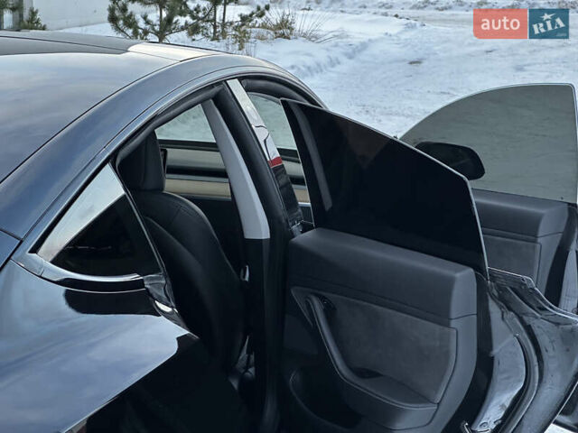 Черный Тесла Модель 3, объемом двигателя 0 л и пробегом 127 тыс. км за 16999 $, фото 44 на Automoto.ua