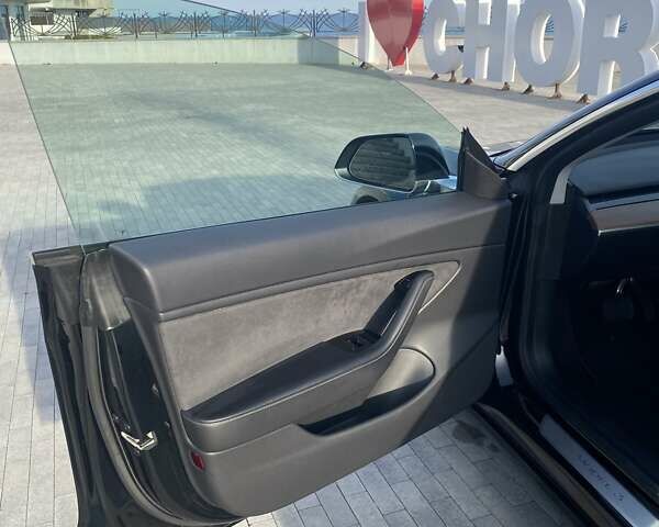 Чорний Тесла Модель 3, об'ємом двигуна 0 л та пробігом 61 тис. км за 24800 $, фото 29 на Automoto.ua