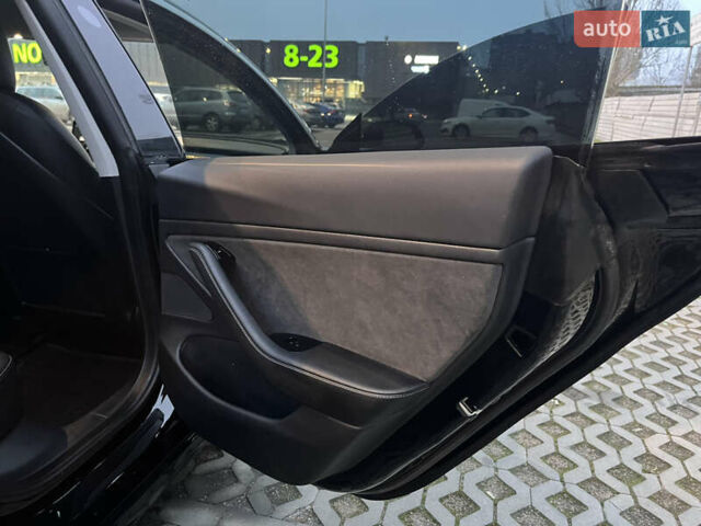 Черный Тесла Модель 3, объемом двигателя 0 л и пробегом 77 тыс. км за 20000 $, фото 76 на Automoto.ua