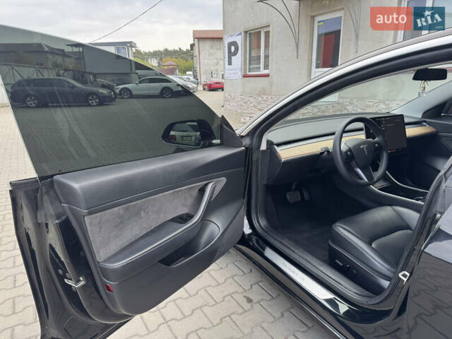 Чорний Тесла Модель 3, об'ємом двигуна 0 л та пробігом 81 тис. км за 15500 $, фото 12 на Automoto.ua