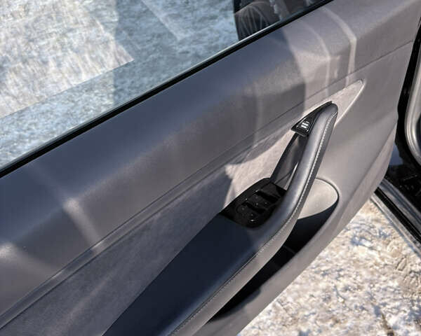 Чорний Тесла Модель 3, об'ємом двигуна 0 л та пробігом 92 тис. км за 19500 $, фото 11 на Automoto.ua