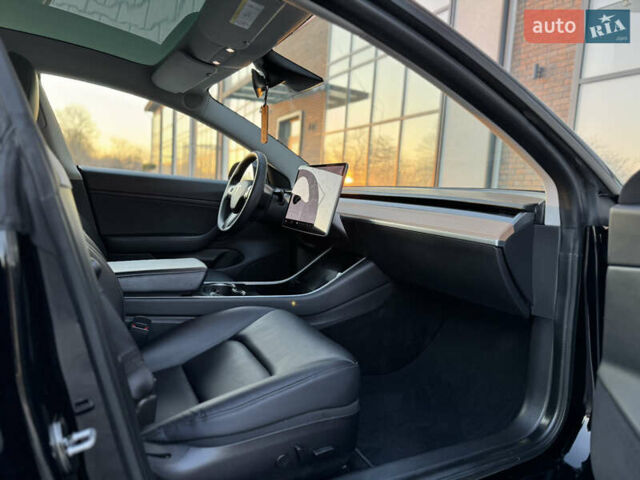 Чорний Тесла Модель 3, об'ємом двигуна 0 л та пробігом 117 тис. км за 18999 $, фото 67 на Automoto.ua