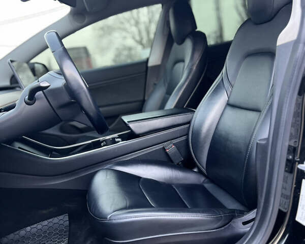 Черный Тесла Модель 3, объемом двигателя 0 л и пробегом 125 тыс. км за 15999 $, фото 11 на Automoto.ua