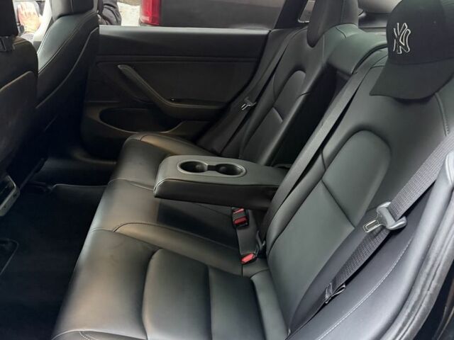 Чорний Тесла Модель 3, об'ємом двигуна 0 л та пробігом 157 тис. км за 16400 $, фото 8 на Automoto.ua