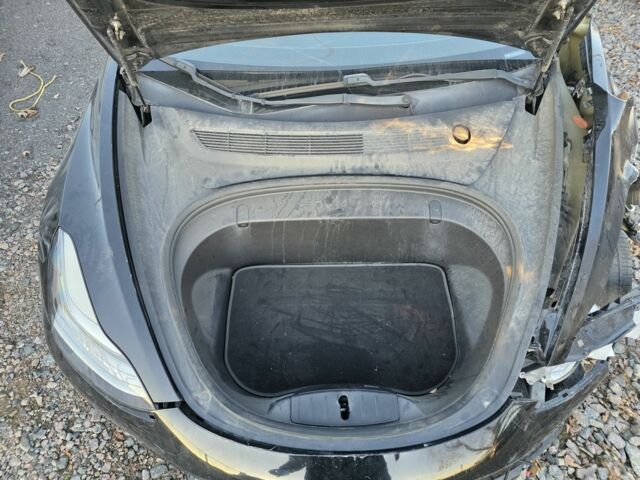 Чорний Тесла Модель 3, об'ємом двигуна 0 л та пробігом 130 тис. км за 11700 $, фото 6 на Automoto.ua