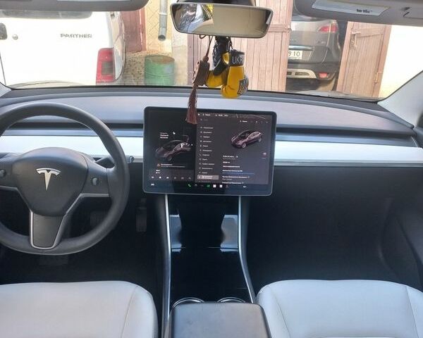 Черный Тесла Модель 3, объемом двигателя 0 л и пробегом 69 тыс. км за 13900 $, фото 10 на Automoto.ua
