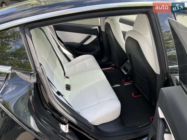 Черный Тесла Модель 3, объемом двигателя 0 л и пробегом 130 тыс. км за 17999 $, фото 1 на Automoto.ua