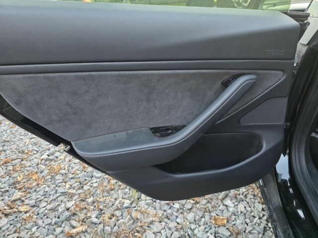 Чорний Тесла Модель 3, об'ємом двигуна 0 л та пробігом 140 тис. км за 11600 $, фото 22 на Automoto.ua