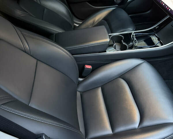 Черный Тесла Модель 3, объемом двигателя 0 л и пробегом 156 тыс. км за 17000 $, фото 2 на Automoto.ua