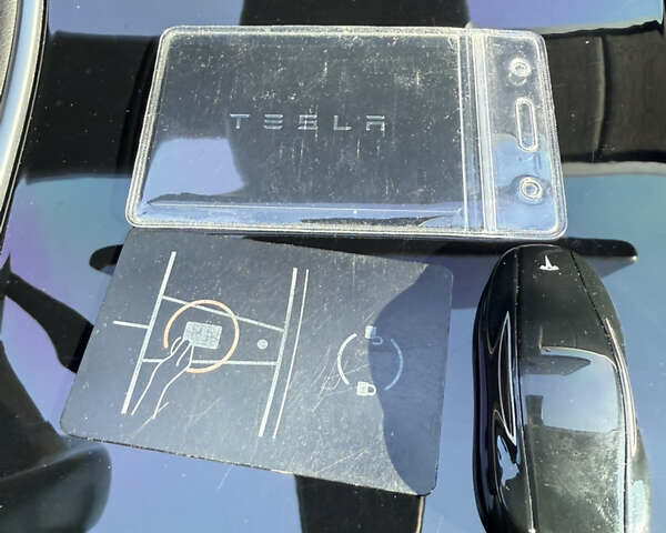 Чорний Тесла Модель 3, об'ємом двигуна 0 л та пробігом 151 тис. км за 15999 $, фото 23 на Automoto.ua