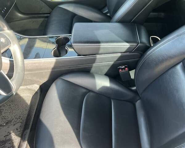 Черный Тесла Модель 3, объемом двигателя 0 л и пробегом 131 тыс. км за 13900 $, фото 4 на Automoto.ua