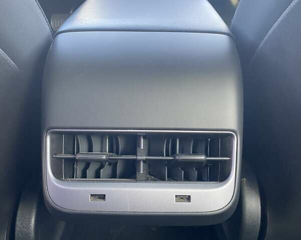 Чорний Тесла Модель 3, об'ємом двигуна 0 л та пробігом 61 тис. км за 24800 $, фото 50 на Automoto.ua