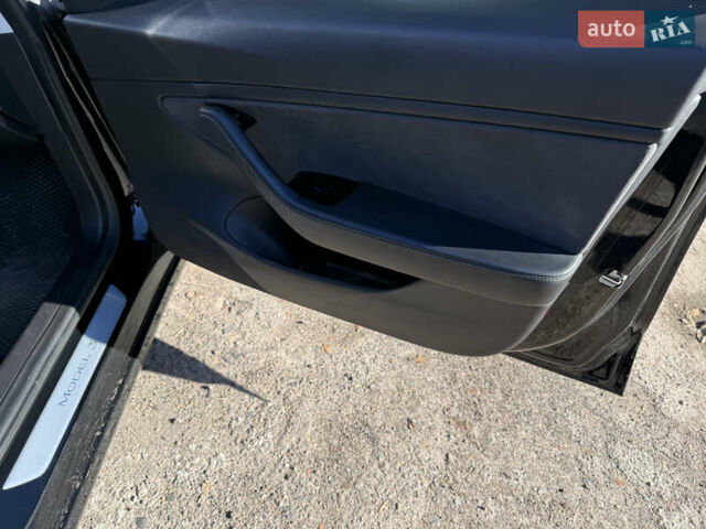 Чорний Тесла Модель 3, об'ємом двигуна 0 л та пробігом 151 тис. км за 15999 $, фото 19 на Automoto.ua