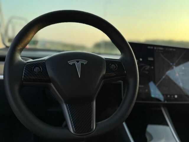 Чорний Тесла Модель 3, об'ємом двигуна 0 л та пробігом 180 тис. км за 17300 $, фото 7 на Automoto.ua