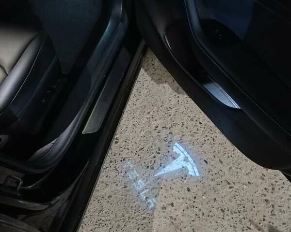 Чорний Тесла Модель 3, об'ємом двигуна 0 л та пробігом 145 тис. км за 15700 $, фото 22 на Automoto.ua