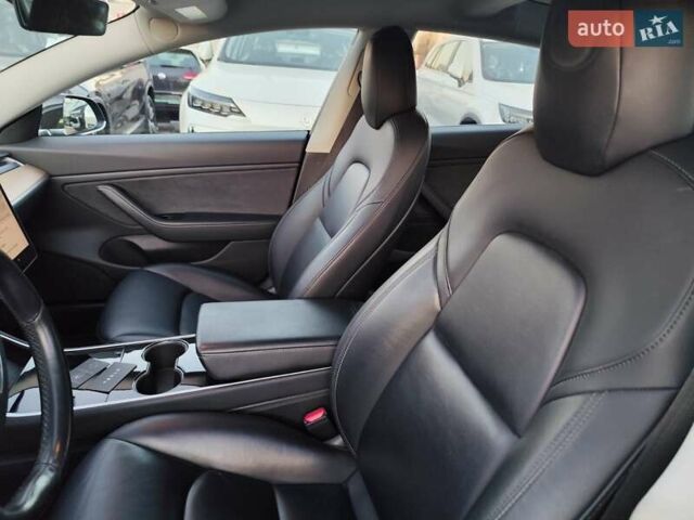 Черный Тесла Модель 3, объемом двигателя 0 л и пробегом 120 тыс. км за 18888 $, фото 42 на Automoto.ua