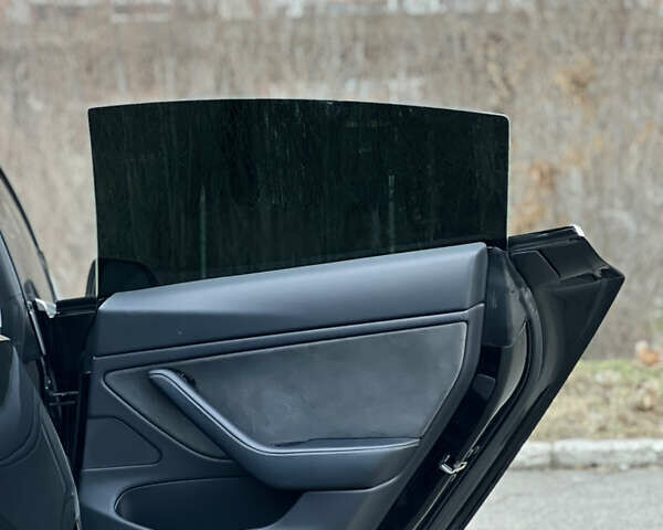 Черный Тесла Модель 3, объемом двигателя 0 л и пробегом 125 тыс. км за 15999 $, фото 21 на Automoto.ua