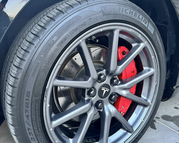 Черный Тесла Модель 3, объемом двигателя 0 л и пробегом 142 тыс. км за 15500 $, фото 2 на Automoto.ua