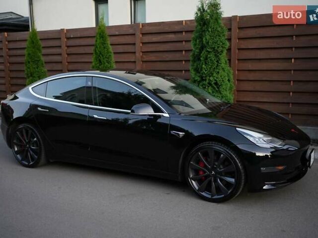 Черный Тесла Модель 3, объемом двигателя 0 л и пробегом 61 тыс. км за 19000 $, фото 1 на Automoto.ua