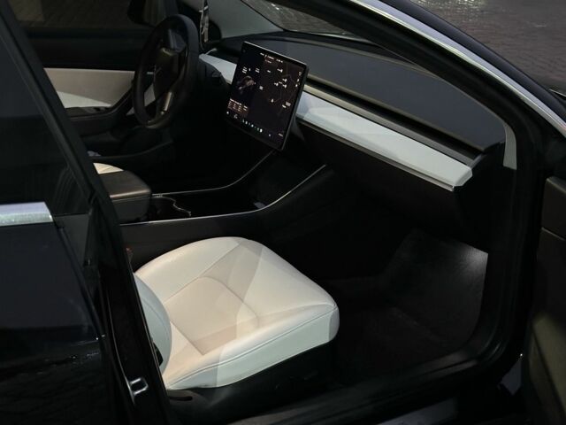 Чорний Тесла Модель 3, об'ємом двигуна 0 л та пробігом 120 тис. км за 13999 $, фото 7 на Automoto.ua