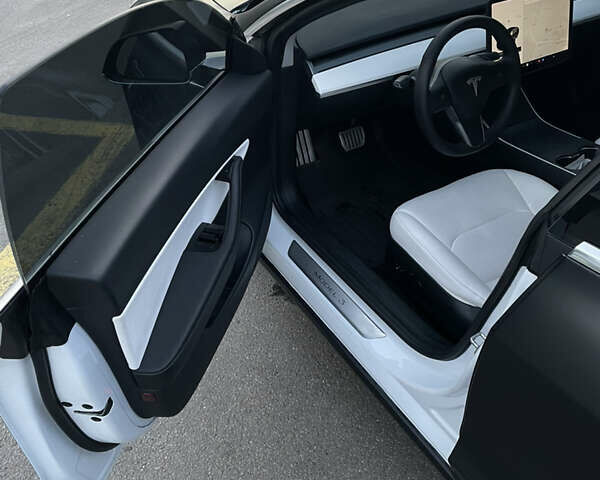 Чорний Тесла Модель 3, об'ємом двигуна 0 л та пробігом 103 тис. км за 19000 $, фото 8 на Automoto.ua
