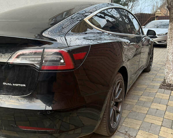 Черный Тесла Модель 3, объемом двигателя 0 л и пробегом 110 тыс. км за 23000 $, фото 3 на Automoto.ua