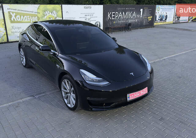 Чорний Тесла Модель 3, об'ємом двигуна 0 л та пробігом 88 тис. км за 18500 $, фото 1 на Automoto.ua