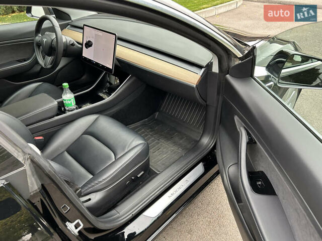 Черный Тесла Модель 3, объемом двигателя 0 л и пробегом 68 тыс. км за 17300 $, фото 13 на Automoto.ua