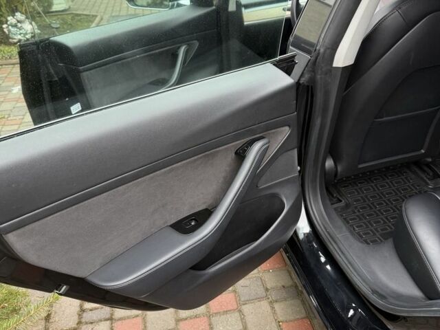 Чорний Тесла Модель 3, об'ємом двигуна 0 л та пробігом 173 тис. км за 20000 $, фото 13 на Automoto.ua