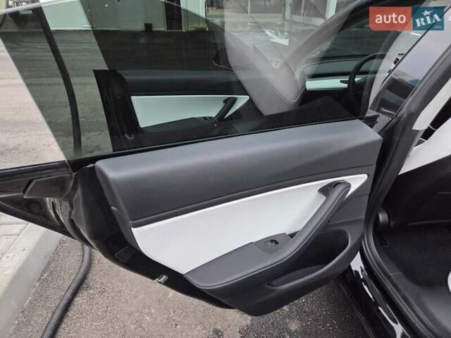 Чорний Тесла Модель 3, об'ємом двигуна 0 л та пробігом 91 тис. км за 21700 $, фото 30 на Automoto.ua