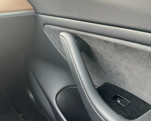 Чорний Тесла Модель 3, об'ємом двигуна 0 л та пробігом 44 тис. км за 19999 $, фото 11 на Automoto.ua